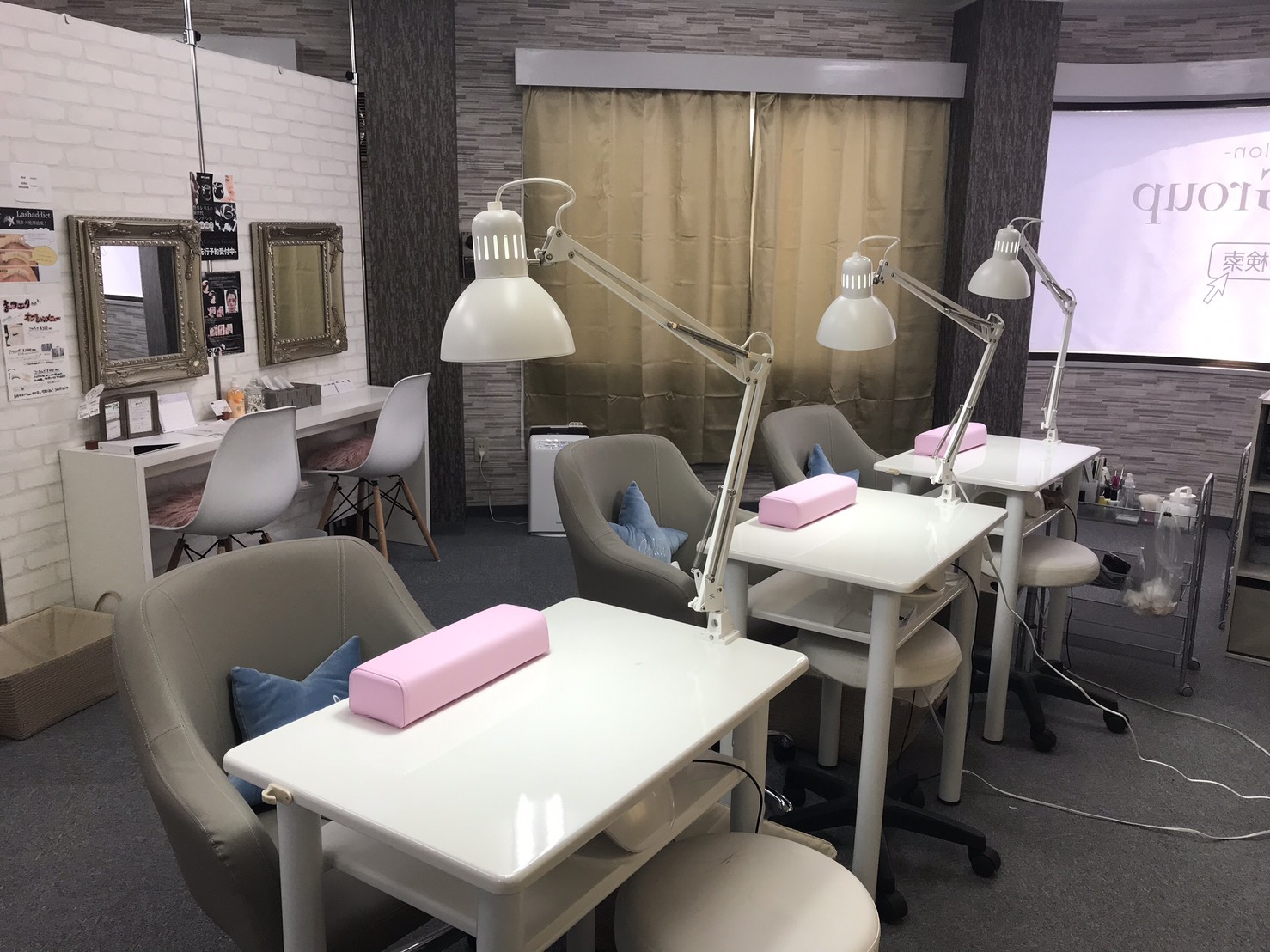 ネイル&アイラッシュサロン クレアトゥール姫路辻井店 店内イメージ